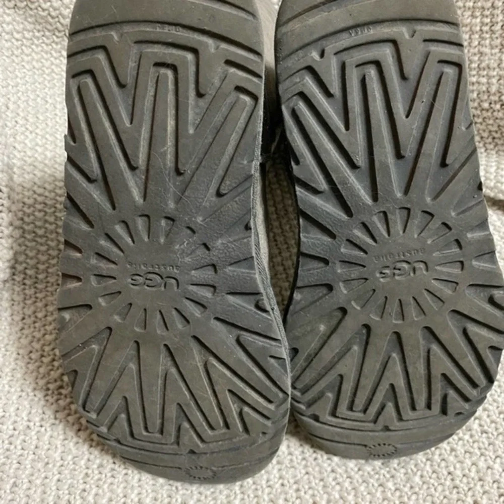 UGG taupe greyish